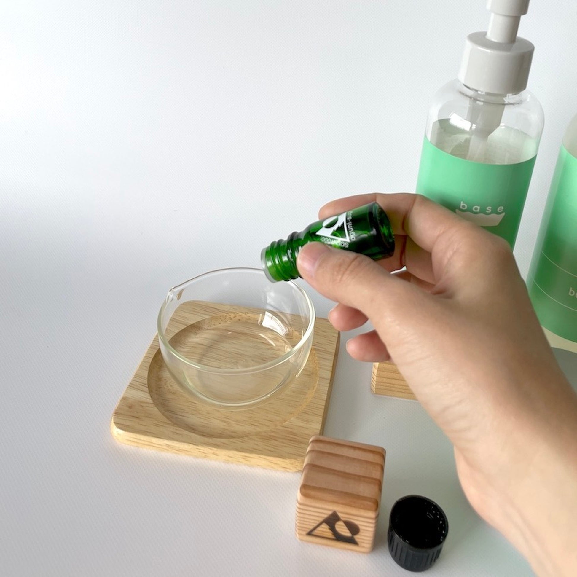 バスオイルベース|手軽にお好みの和精油で入浴剤が作れるベース|フレーバーライフ【日本】 - 和精油のある暮らし