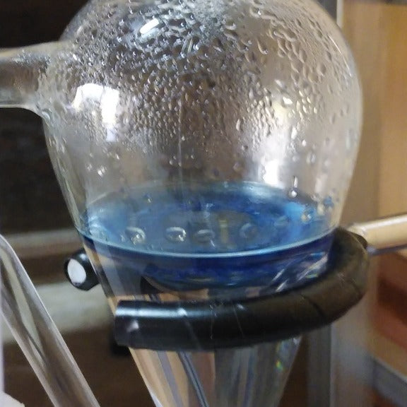 薬草として親しまれる蓬から採れる美しい青色の和精油/蓬(ヨモギ)エッセンシャルオイル 2ml /フツ屋【奈良県】) - 和精油のある暮らし