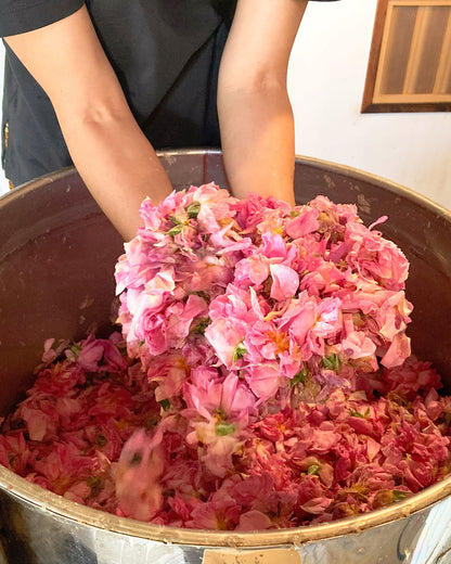 国産ローズ精油 1ml｜”香りの女王”ダマスクローズから得られるローズ・オットー｜山形薔薇蒸留所（山形県）