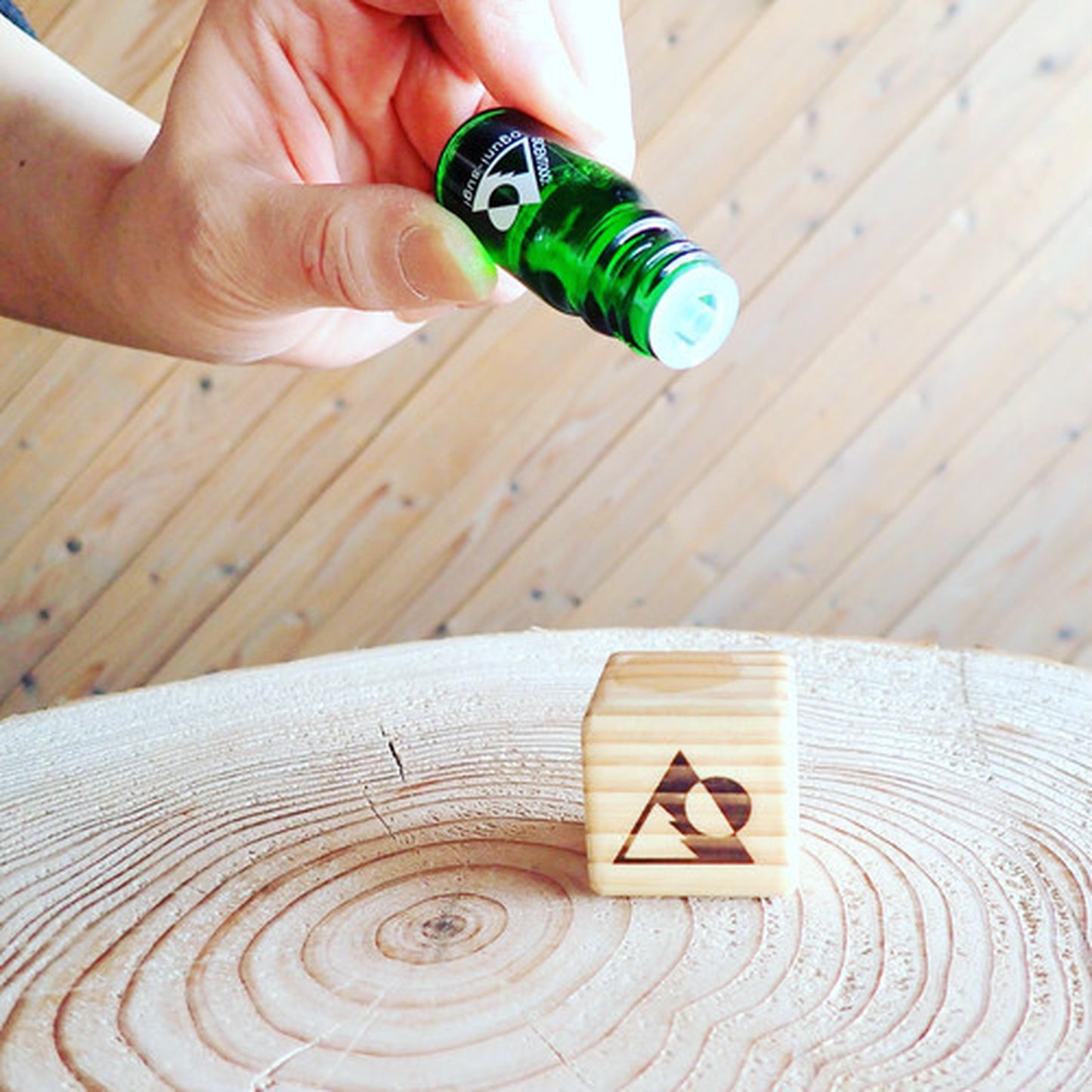 200年の森アンティークウッドオイル- 5ml premium box／フルーティーな熊本の杉の香りといえばこの精油／小国町森林組合【熊本】／和精油 - 和精油のある暮らし